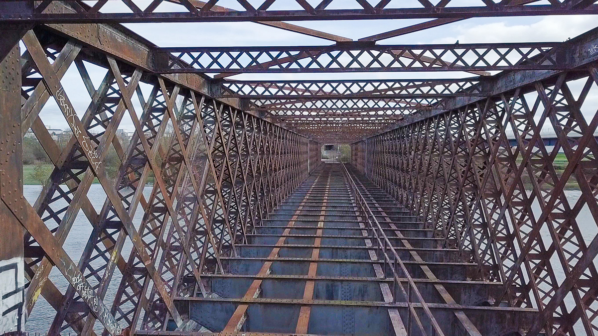Structure métallique d'un pont avant travaux